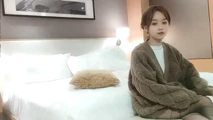 超甜学生兼职妹文静美女，美腿黑丝细腰 封面