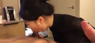小少妇与老外等激情4P，正好集齐黄白黑三色人种，一次性吃饱吃好！ 封面