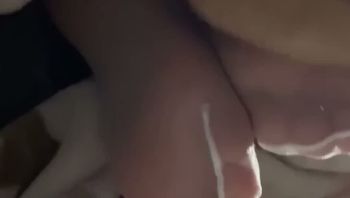 旗袍吊带嫩萝莉后入被偷拍，蜂腰长腿诱人，白丝粉木耳棉袜内射 封面