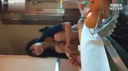 按摩会所半推半就半强J气质女技师全程都在反抗誓死不从对白刺激最后直接硬上 封面