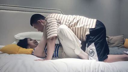 七天探花 约啪3500极品高端外围，颜值身材完美床上风骚荡漾 渴望被我用鸡巴插入骚逼到高潮呻吟 劲爆必看 封面