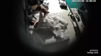 上帝视角欣赏年轻小情侣开房缠绵 封面