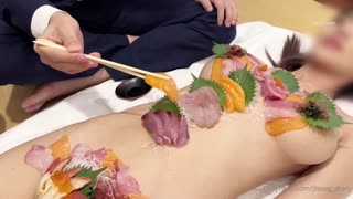 大奶美女多P 被三根大肉棒各种姿势轮流连续猛怼 口爆 操爽了也吃饱了 封面