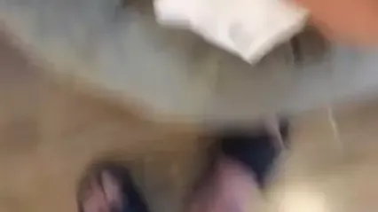 酒店约炮白嫩的美女实习生操翻她的小嫩鲍完美露脸 封面