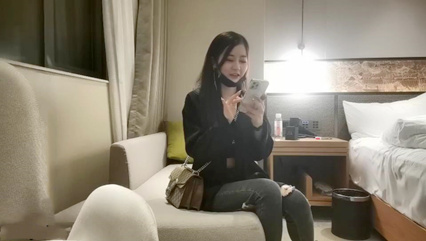 舞蹈系学妹背着男友兼职蜂腰翘臀美腿一顿输出爽到高潮 封面