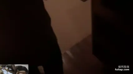 绿帽男找黑超人内射娇妻 网红黑人BAO专挑国人美女操 黑白反差感觉要被玩坏 封面