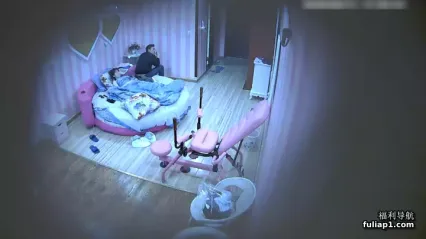 喷血推荐-新炮椅房偷拍文艺气质范的眼镜美女特意换上情趣内裤和丝袜啪啪,还要求男友在炮椅上操她,国语! 封面