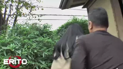 Erito - Cute Brunette Yui Got Horny By Flashing Her Tight Pussy Outdoors 封面