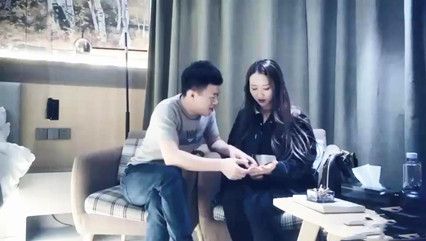 约炮高颜值黑色鸭舌帽妹子，特写深喉口交侧入后入大力抽插猛操 让人终生难忘 封面