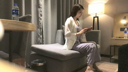 高价约炮风骚御姐，极品美乳，翘臀大长腿肤白如玉温柔似水 封面