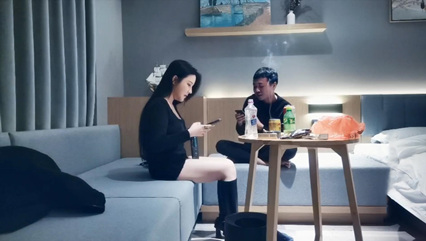 超值干了个175车模来袭，大胸粉嫩摁倒在床舔，观音坐莲花式啪啪激情四射 封面