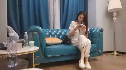 极品探花 约啪外围长腿小姐姐，穿情趣护士装调情勾引我，开档黑丝蜜桃屯后入撞击插入骚逼让她淫叫不止 封面