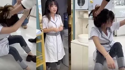 网曝热门事件化妆品专卖店的小三被打_衣服都扒奶子都露出来了太暴力_骑着凑_别说还挺漂亮 全集 封面