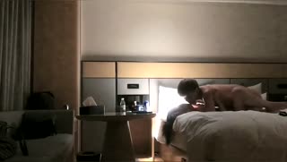 强上良家少妇！网聊奔现吃完火锅骗来酒店强行插入越反抗越刺激 封面