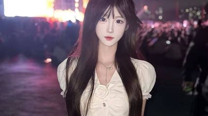 河北美院清纯反差婊学姐 李宇倬 天天在学校勾引学长 在房间激情性爱 被狠狠后入抽插骚逼 高潮潮吹喷水瞬间实录外流 封面