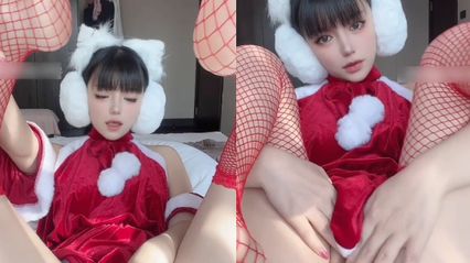 美少女福利姬 欲梦 cosplay圣诞情趣装扮自慰，全程露脸用道具插入美穴 表情特别淫荡 看了实在心痒 封面