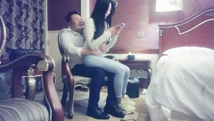 学过跳舞啥姿势都可以，牛仔裤1米68大长腿外围美女，我长得欠操嘛特写深喉 封面