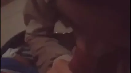 网红女神鹿少女夜晚约隔壁男邻居趁老婆睡着后到楼梯道啪啪,干一会太冷2人又到楼下车里狂操! 封面