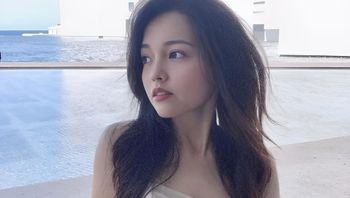 加拿大留学生 李天宜 微博梨甜姨 颜值超高的小母狗 笑容甜美 与小男友开房做爱 跪在地上舔着大勾八 封面