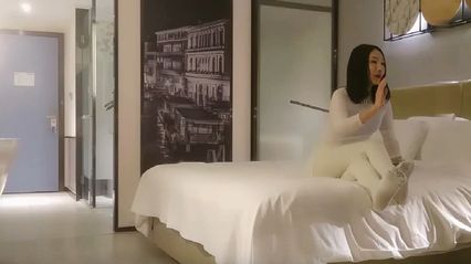 极品探花 职业生涯遇到最骚小少妇，性欲这么强是出来解决性需求的吧 ? 主动口交 求着我拿鸡巴暴力抽插骚逼的淫荡样 封面