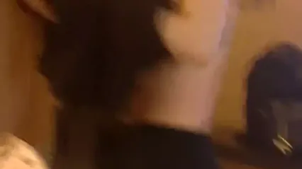 生活的艺术气息，酒店、记录情人的真实风情，随着音乐扭摆身躯，衣裳一件件脱，好有魅力！ 封面