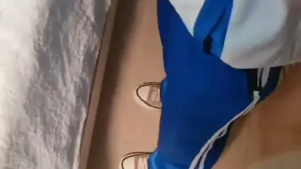 超级稚嫩学生妹拖妈咪找人买初夜，乳房还没有完全发育阴毛稀疏_一个学生妹一个丰满少妇4P快乐无穷 封面