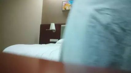 利哥探花非常能操操的老哥回归首秀，有点文静清纯纯长腿妹，苗条身材掰穴69舔弄，骑乘猛操操毛毛浓密 封面