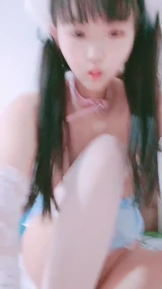 白丝袜项圈 小美女喜欢爆菊花 玻璃棒特写抽插 封面