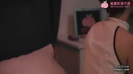 PMX009 巨乳旗袍少妇独守空闺 孟若羽 封面