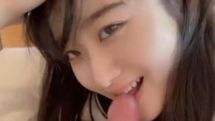 西安清纯新婚美少妇 赵婉伊 背叛老公酒店出轨 私会前男友 私拍视频展现顶级口交吃鸡技巧 蜜穴被手指随意插入扣弄 封面