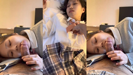 顶级露脸眼镜反差婊！各种调教喝尿啪啪颜射内射，月经期间也要血战到底 封面