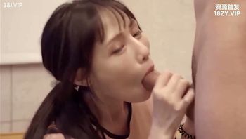 国产AV佳作 突袭暴肏豪乳翘臀女友 封面