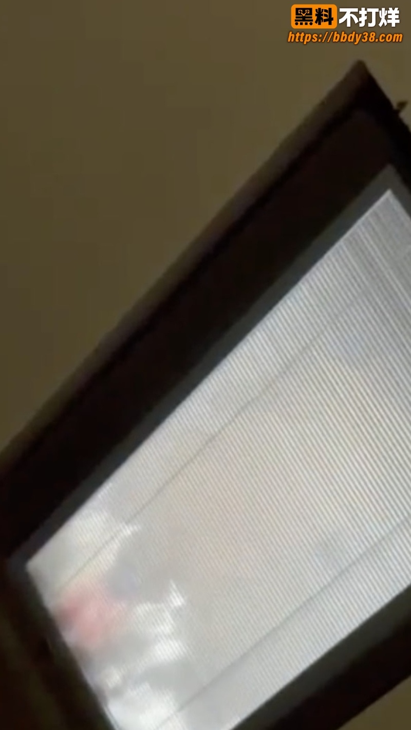 外卖小哥偷拍洗澡  3