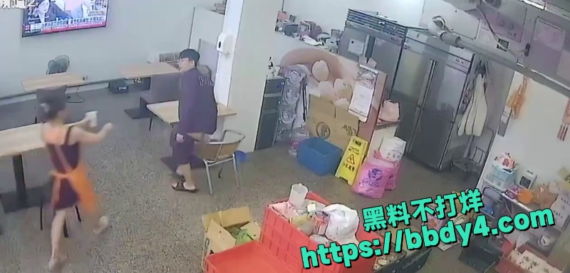 台湾一男子跑豆浆店里撸管 2