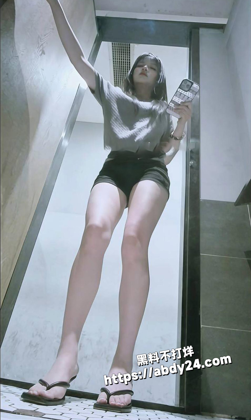 精选厕拍!女厕偷拍高6