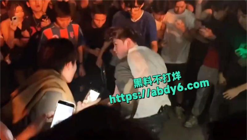 澳门TravisScott演唱会 一群愤青现场斗殴干架 7