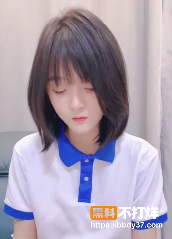 清纯短发学生妹直播下海6