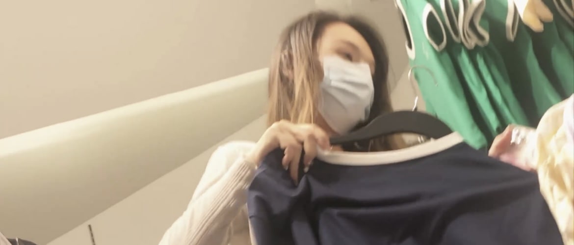 大师某知名服饰店碰到一位奔放正妹 试衣后竟把内裤给脱了真空逛店选衣服