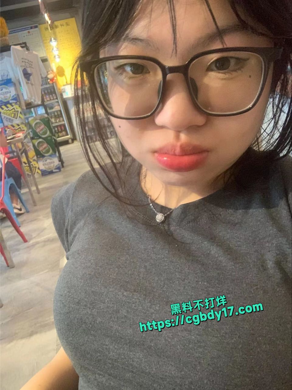 唇钉巨乳精神小妹居家自慰1
