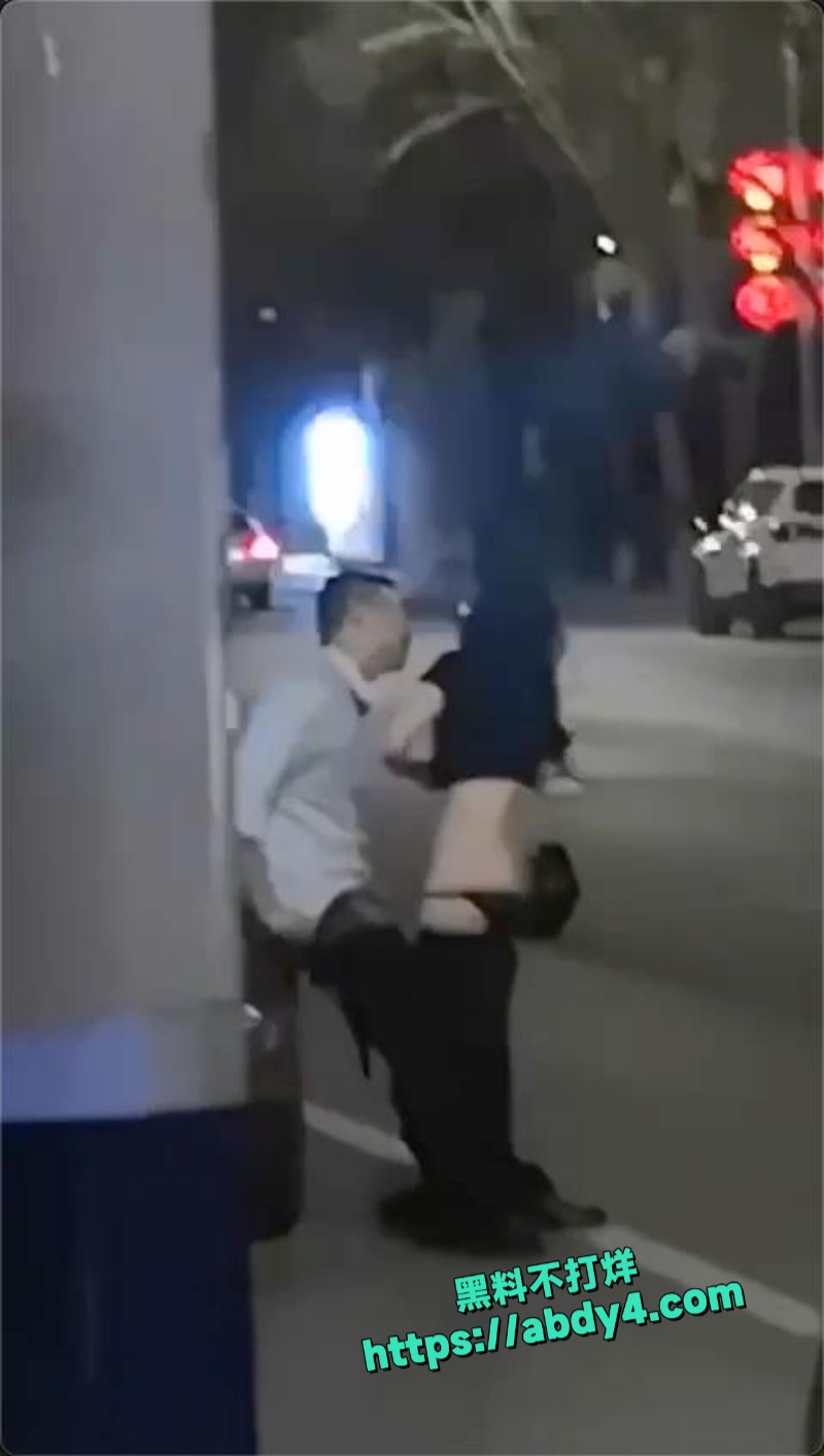 醉酒男女当街脱裤子性爱 3