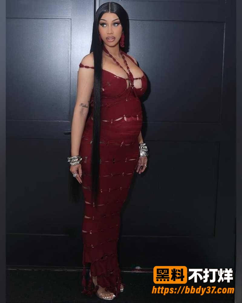 说唱天后CardiB5