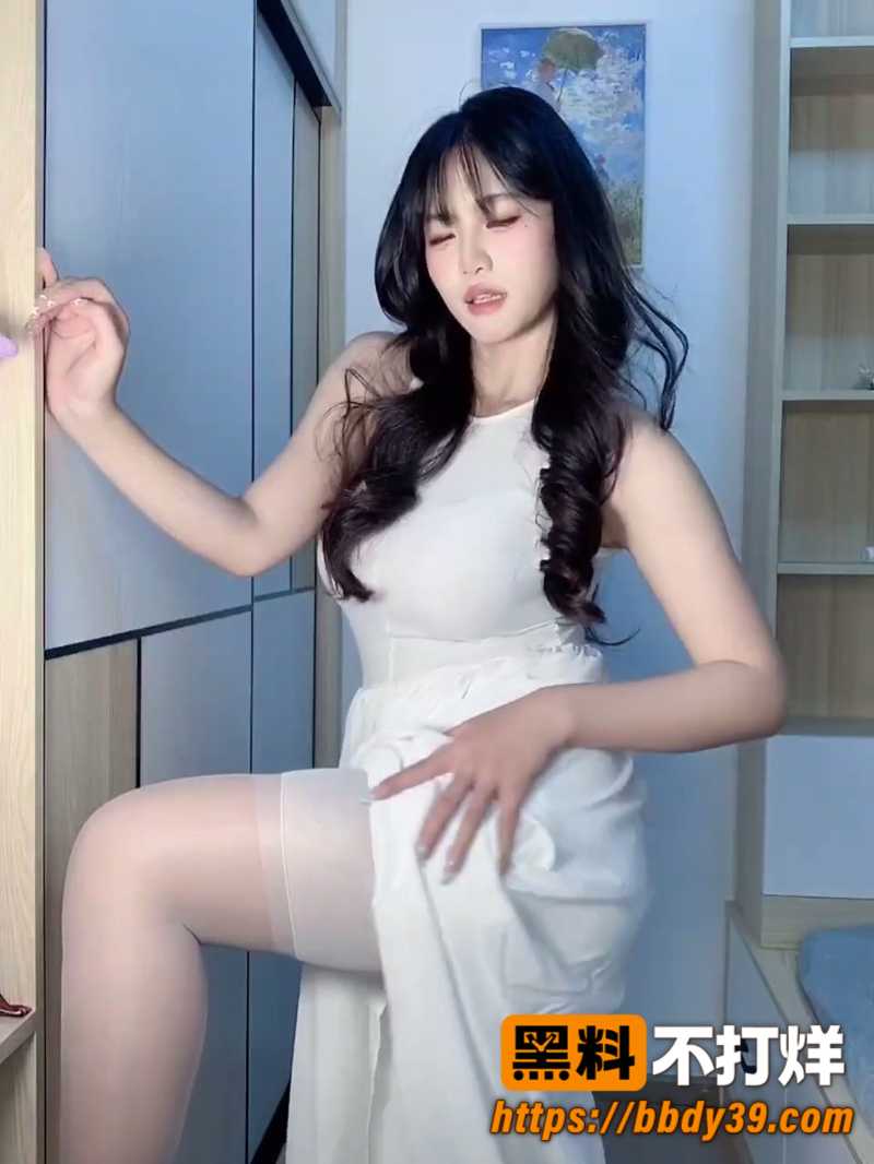 快手巨乳美臀女神猫猫1V1私密流出 自慰揉奶发骚吐舌勾引金主 纯欲外壳下的肉欲本能彻底爆发
