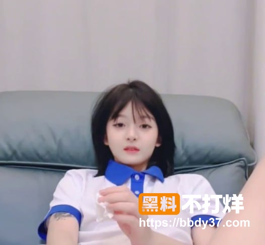 清纯短发学生妹直播下海5