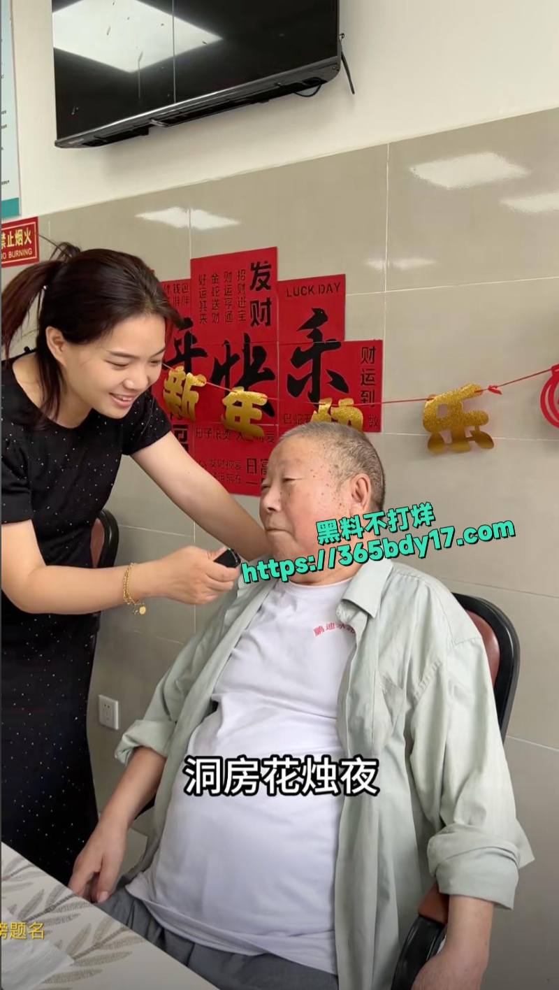 河南养老院女院长在院内穿短裙跳热舞7
