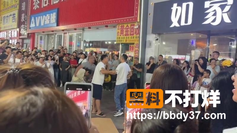山东青岛李村乐客城抓奸事件现场2