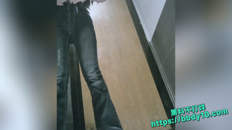 厕拍新作品,顶级颜值双闺蜜如厕5