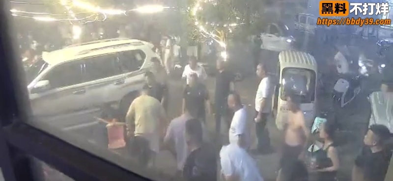 河南漯河夜市车辆冲撞 8