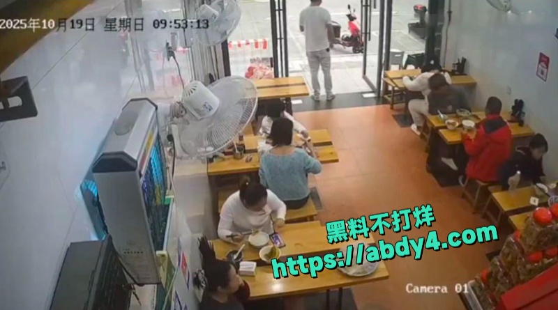 小仙女面馆一人独占两凳态度嚣张被男子及父亲当场暴打 4