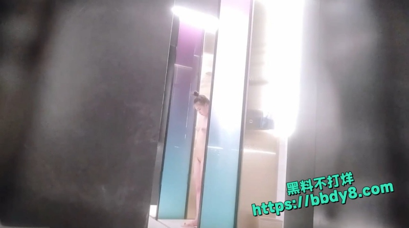 偷拍洗澡 4