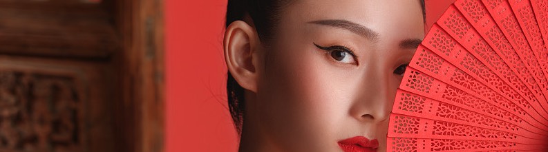 骚妻说,如果单男摄影师来了,就摆这个姿势让他把C奶和蝴蝶拍个够